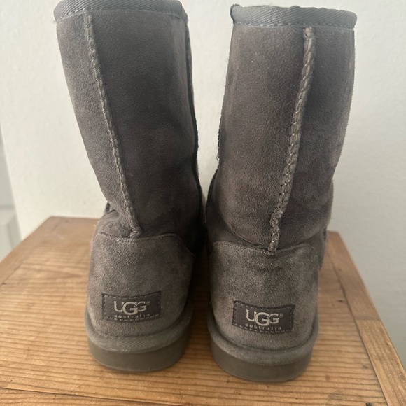 Gray UGG size 9 - Picture 3 of 5